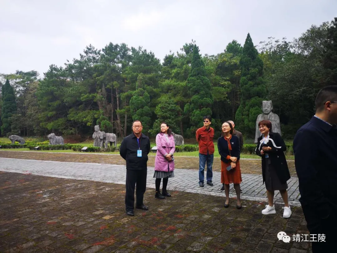 罗陈娟一行参观靖江悼僖王陵 (4).png