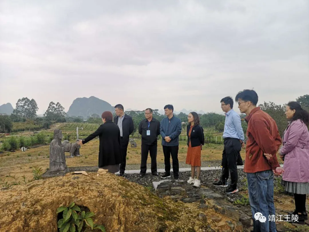 罗陈娟一行参观靖江悼僖王陵 (9).png